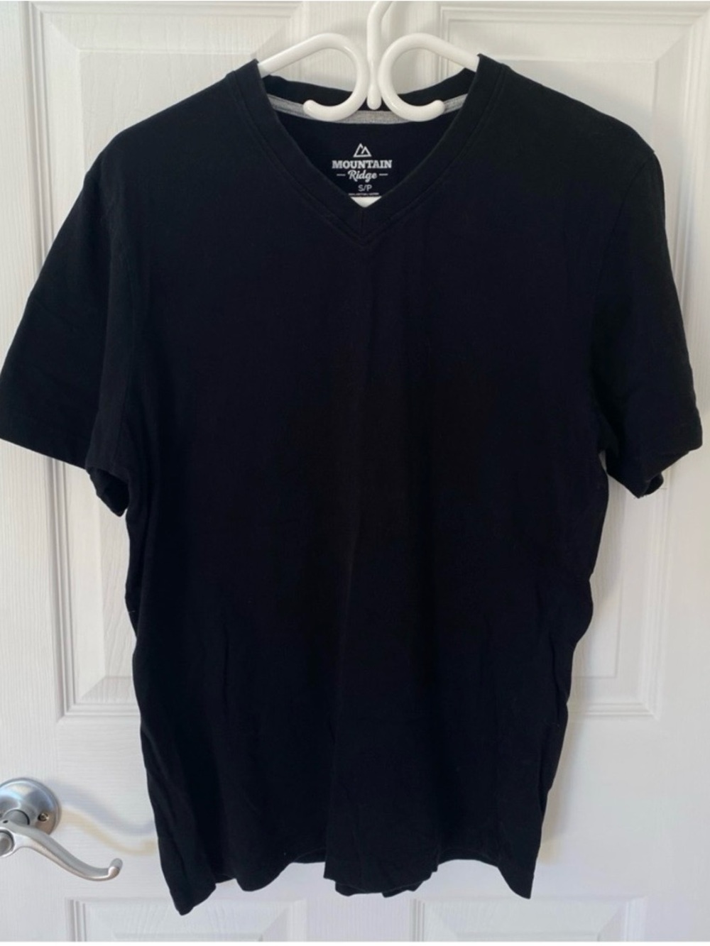 Mountain Ridge Men's Black V-Neck Short Sleeve Tee